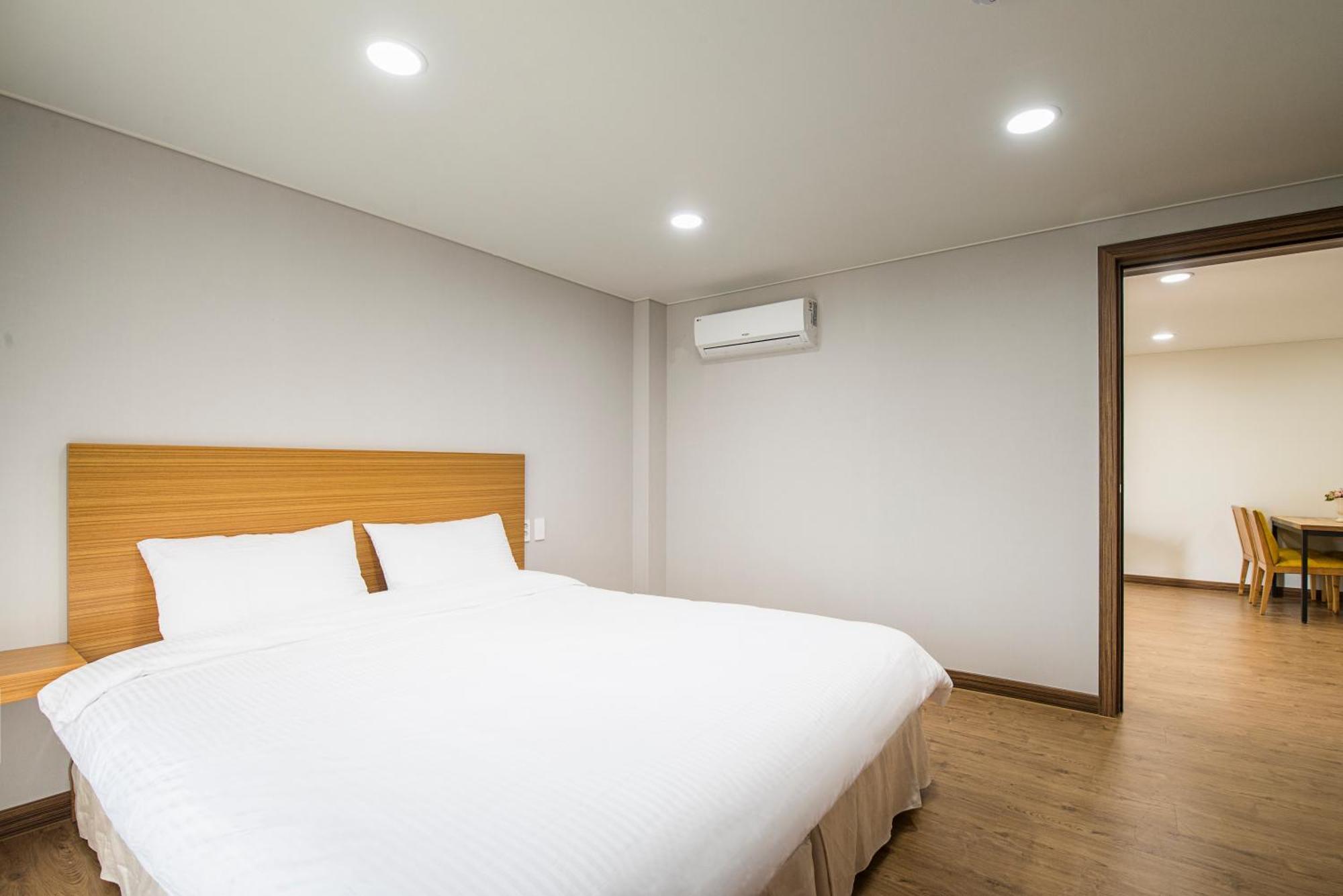 W Ocean Pension Seogwipo-stad Buitenkant foto